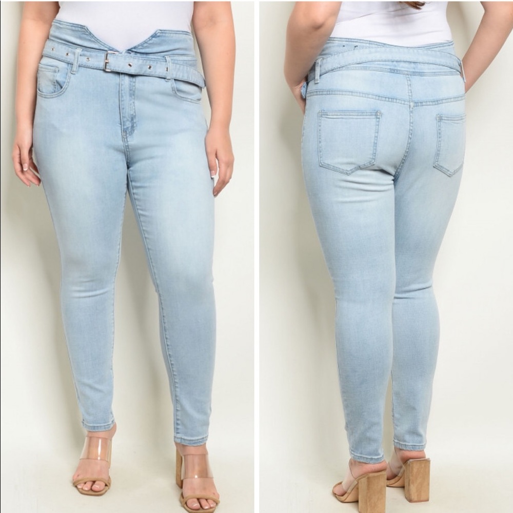 🖤 Plus Size High Waisted Jeans 🖤 - Picture 2 of 3